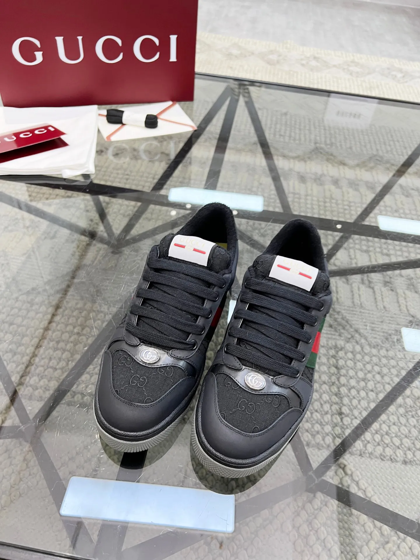 👟👟Ex-factory price 480👟👟 Couple style👫Gucci Gucci ❗️❗️New order shipped Original development Private mold making Correct last shape Hand-polished and distressed effect Correct details Complete accessories Imported leather/original towel lining crafted with craftsmanship Same size for men and women: 35-44